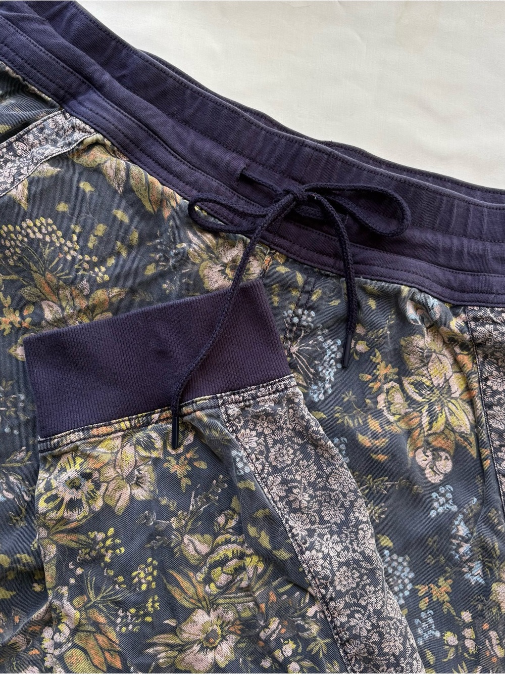 Anthropologie Kallie Floral Joggers Size Large